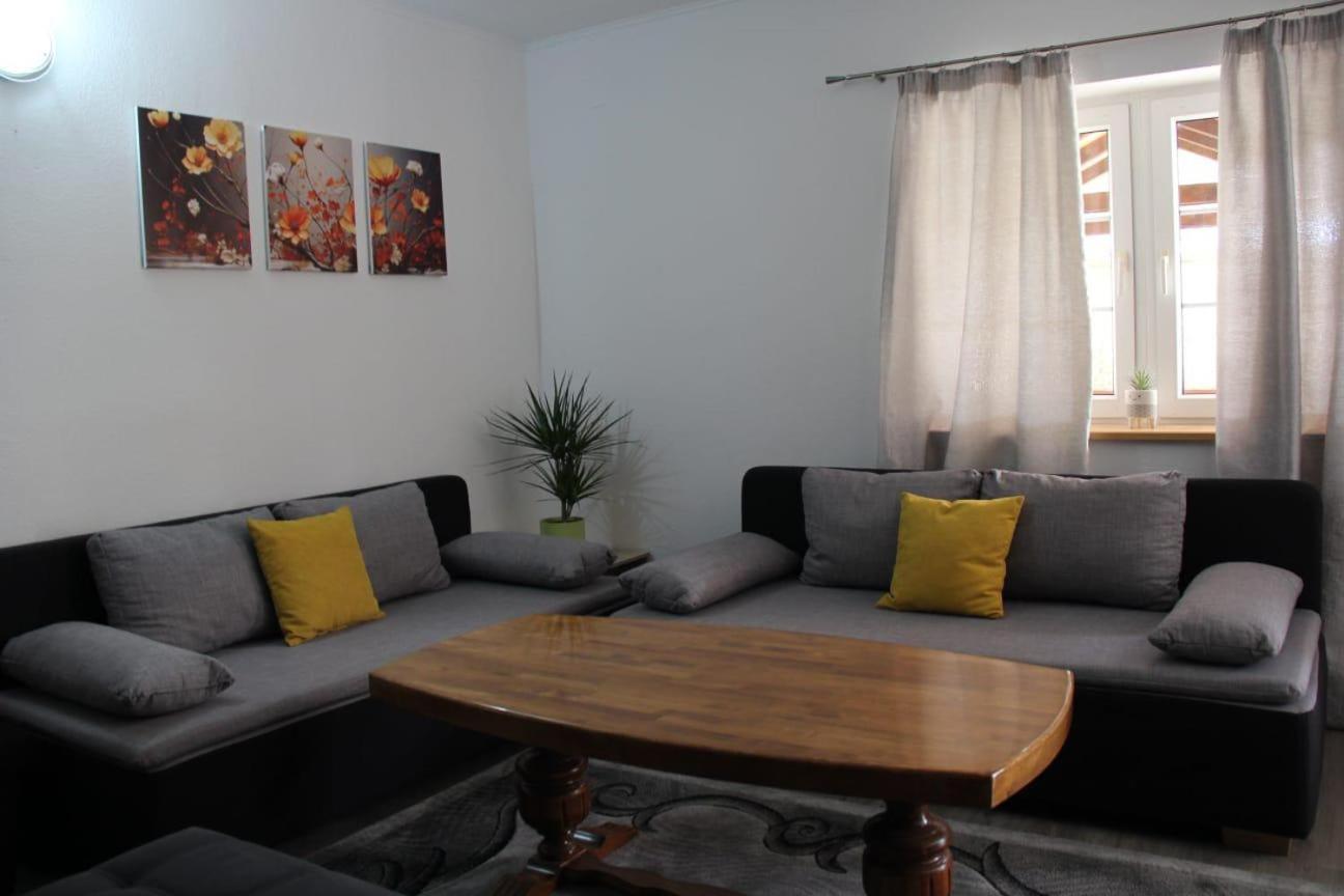 Apartman Lilium Knin Extérieur photo